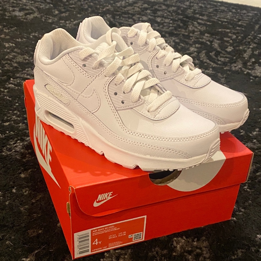 Nike Air Max 90 - BRAND NEW [5.5 W / 4Y]